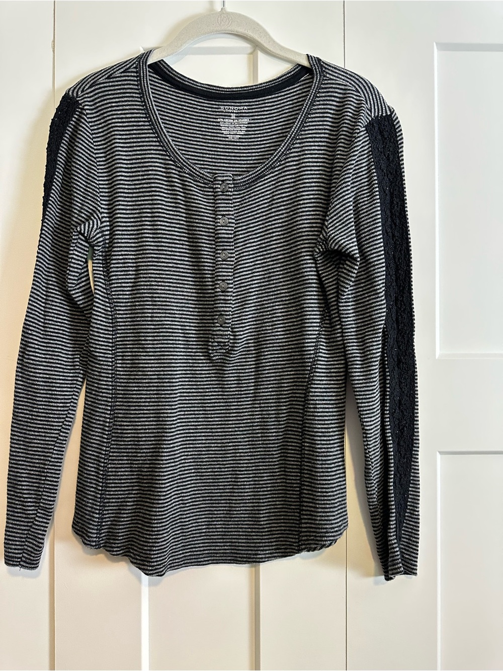 Sonoma Black/White Long-Sleeve Top with Lace-Trim Sleeves